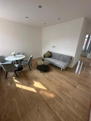 Central & Cozy 3BR Apt - High Chair - Free Parking